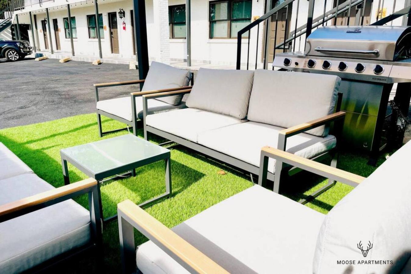 Modern Luxe Loft Free Parking & Wifi King Bed 8 Apartment
